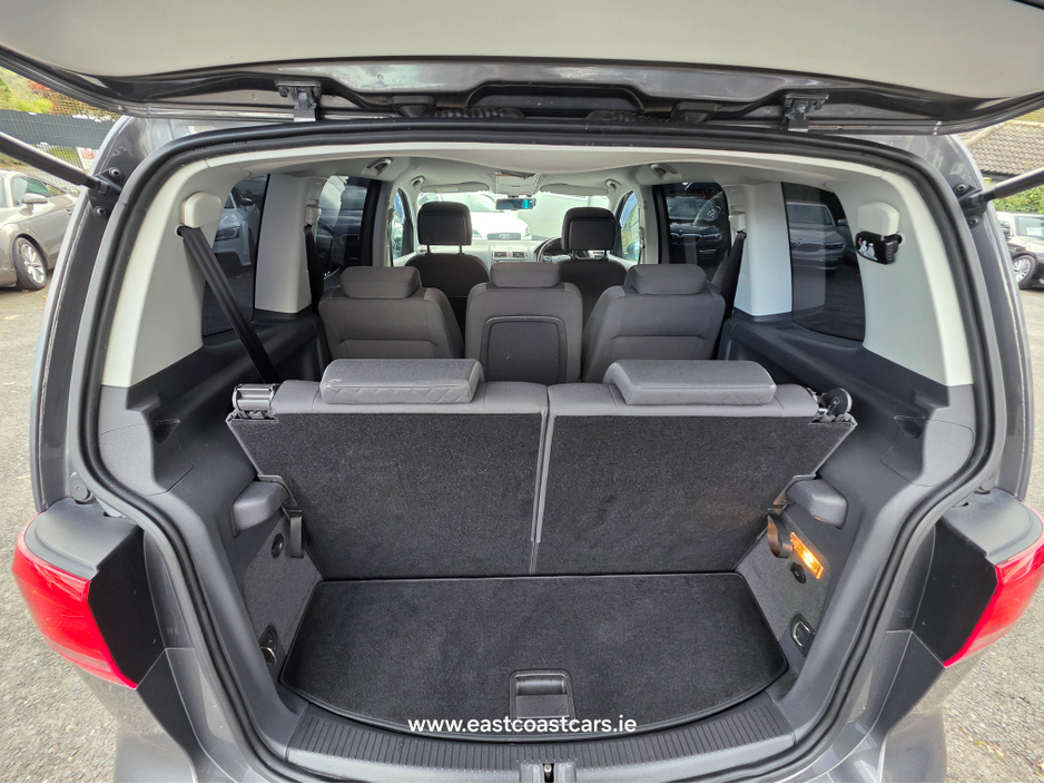 2012 Volkswagen Touran 7 SEATER * HIGHLINE ALCANTARA SEATS * REVERSING CAMERA * SIMI DEALER - SPECIALISING IN IMPORTS OF JAP AUTOMATIC HI SPEC BLUEMOTION // LARGE TOUCH SCREEN // €10,500