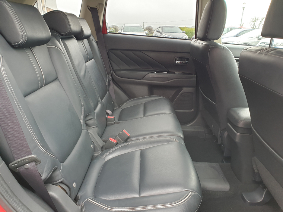 2017 Mitsubishi Outlander - image 9