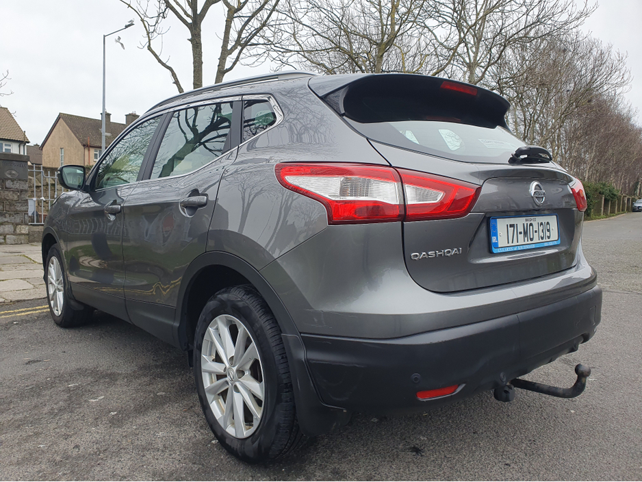 2017 Nissan Qashqai 1.6 DSL // AUTOMATIC // PAN ROOF // €10,995