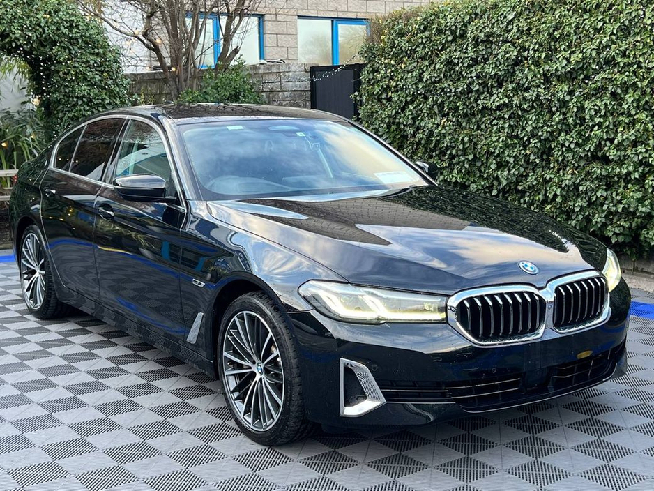 2022 BMW 5 Series 530e LUXURY LINE 2.0 HYBRID // HARMAN/KARDON // 360 VISUAL PARKING ASSIST // BMW INDIVIDUAL HEATED & COOLED SEATS €34,900