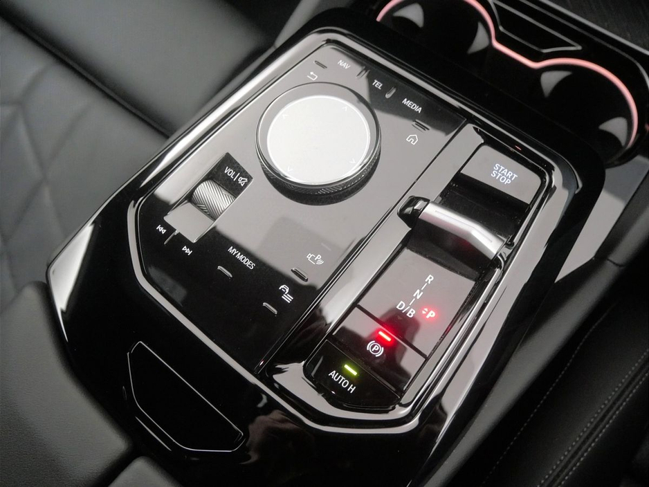 2024 BMW i5 - image 10