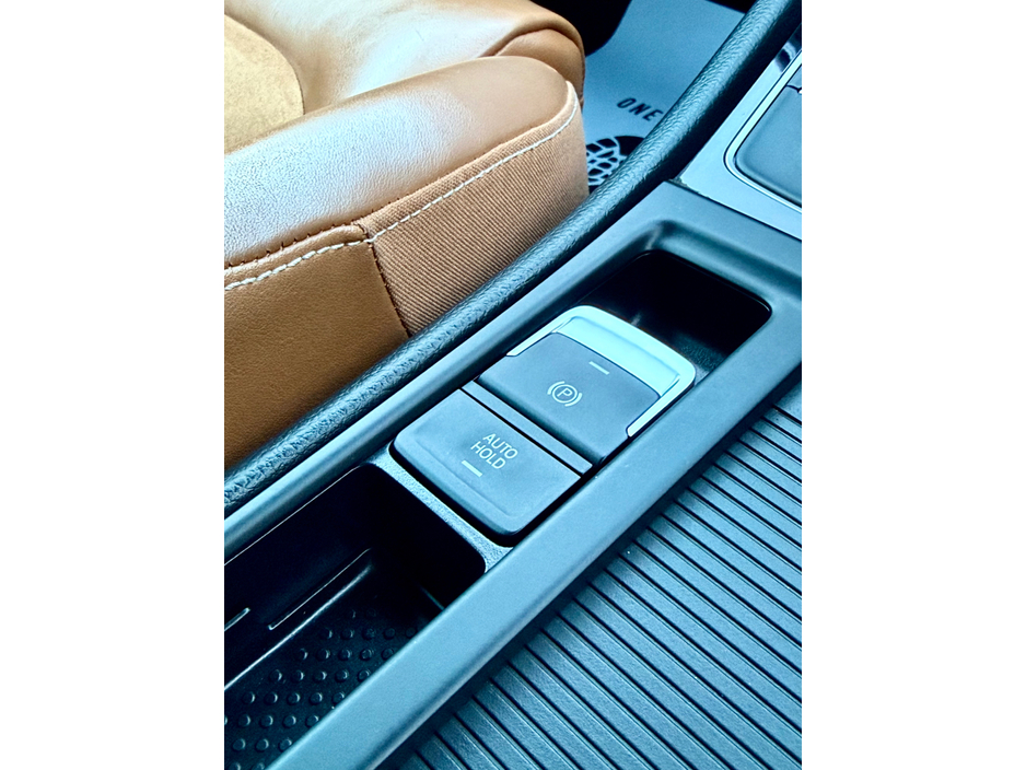 2014 Volkswagen Golf *HIGHLINE-MILANO MODEL* FULL SPC / COGNAC LEATHER - HEATED SEATS - CAMERAS - PEARL WHITE €12,900