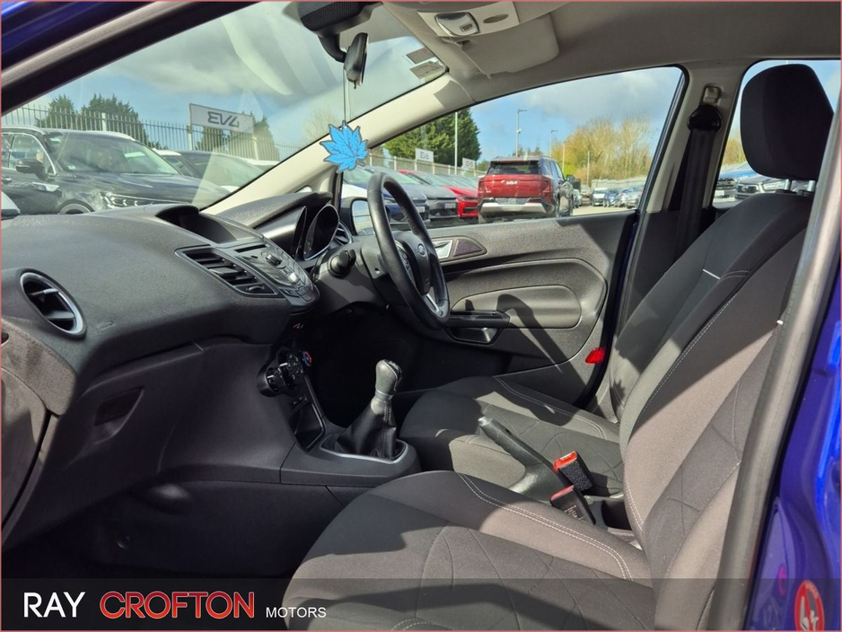 2015 Ford Fiesta - image 6