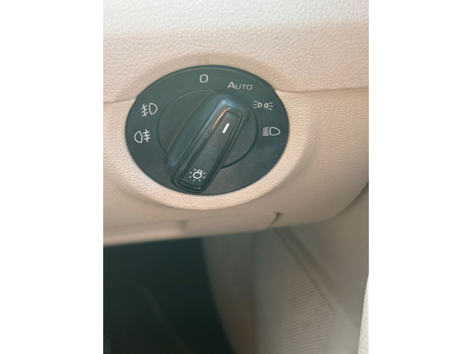 2014 Skoda Octavia - image 9