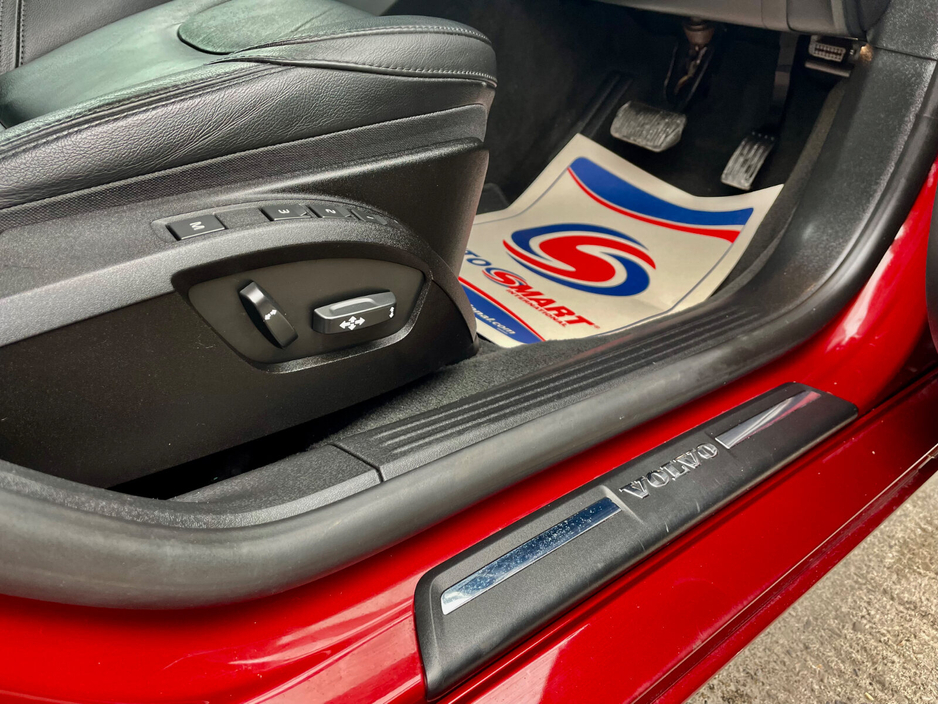 2016 Volvo V40 - image 15