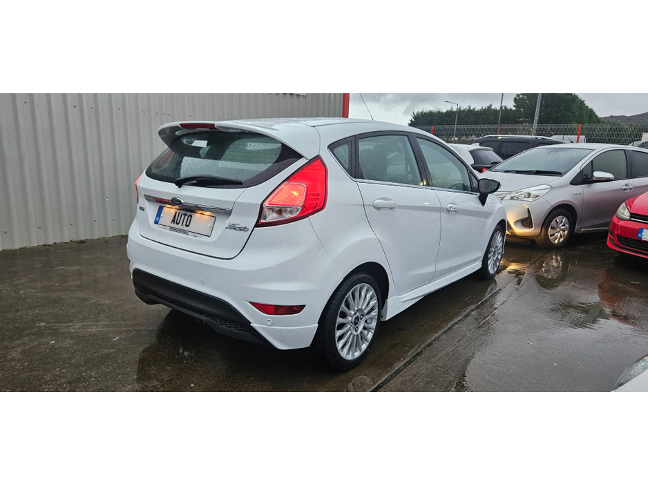 2016 Ford Fiesta automatic titanium/zetec s 1.0 eco very low kms €10,950