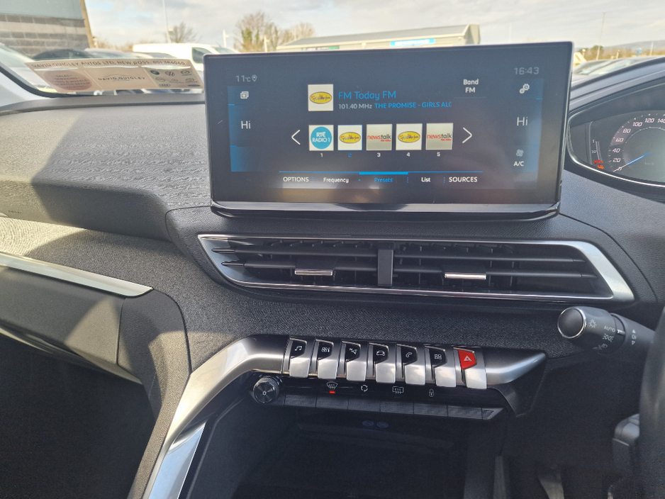 2021 Peugeot 3008 - image 12