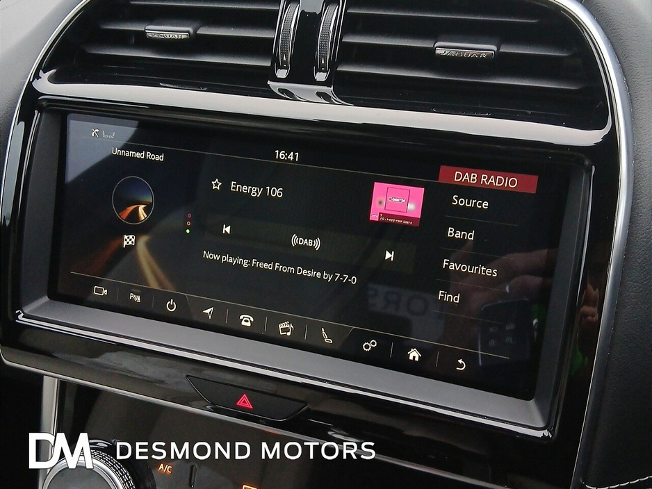 2019 Jaguar XE - image 8