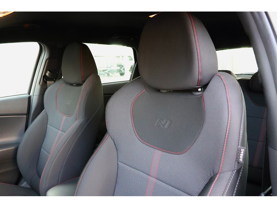 2024 Hyundai i30 - image 14