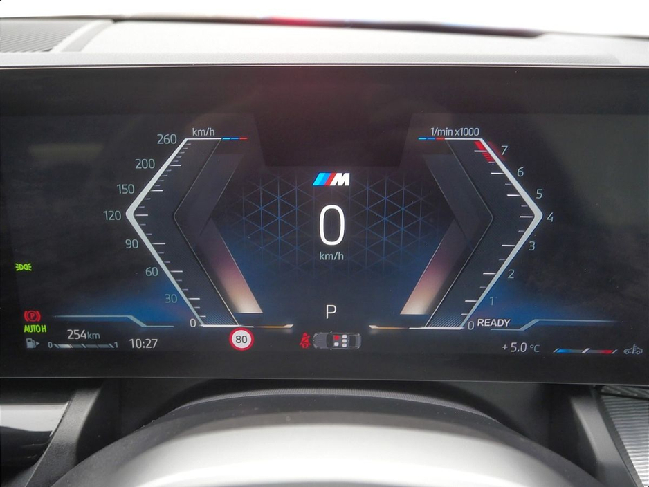 2025 BMW 5 Series - image 9