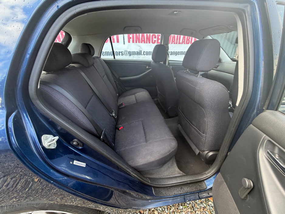 2004 Toyota Corolla - image 8