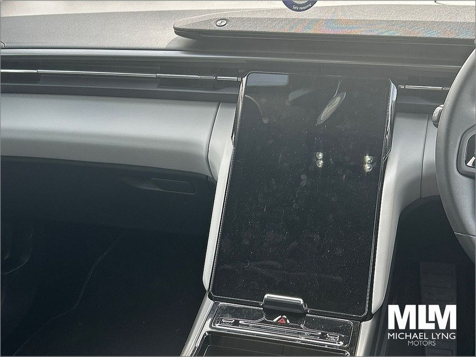 2025 Ford Explorer - image 13