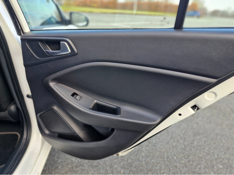 2017 Hyundai i20 - image 25