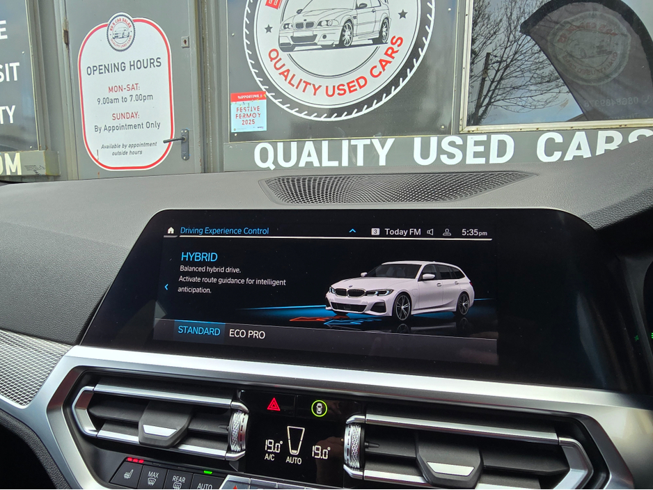 2021 BMW 3 Series - image 27