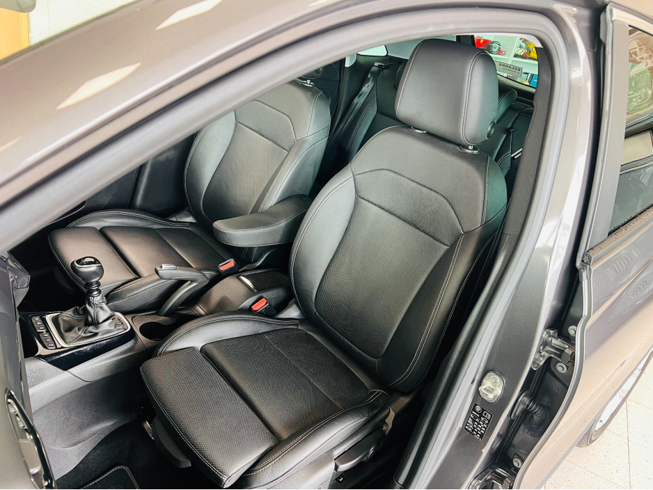 2022 Opel Crossland X - image 17