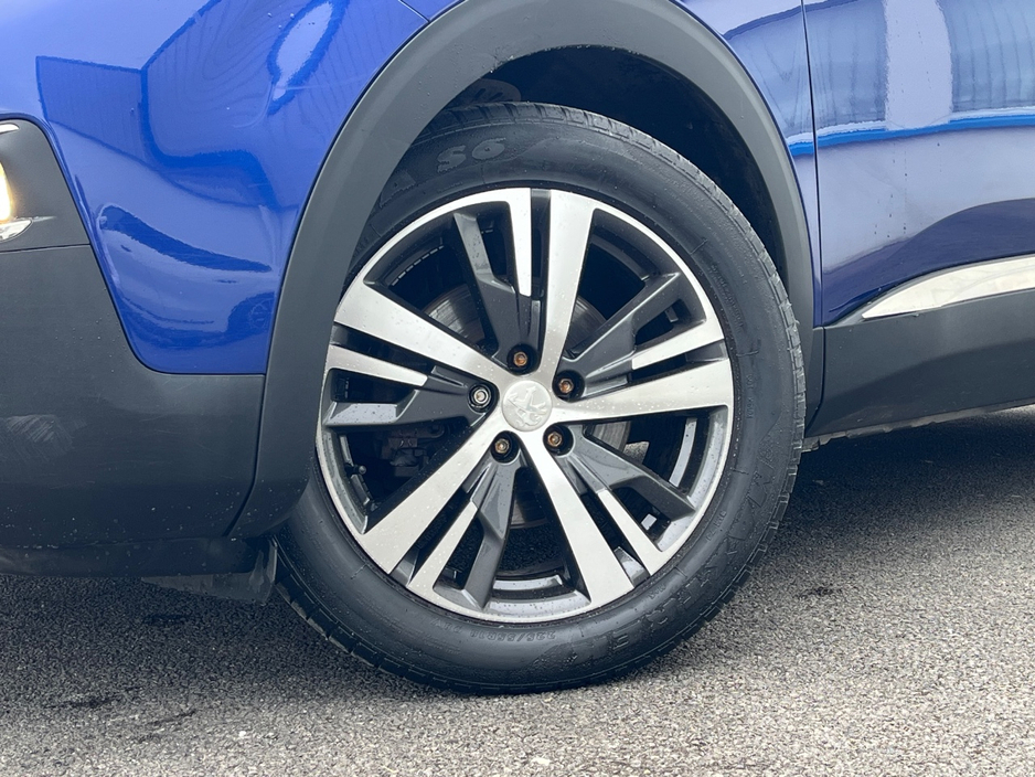 2018 Peugeot 3008 - image 5