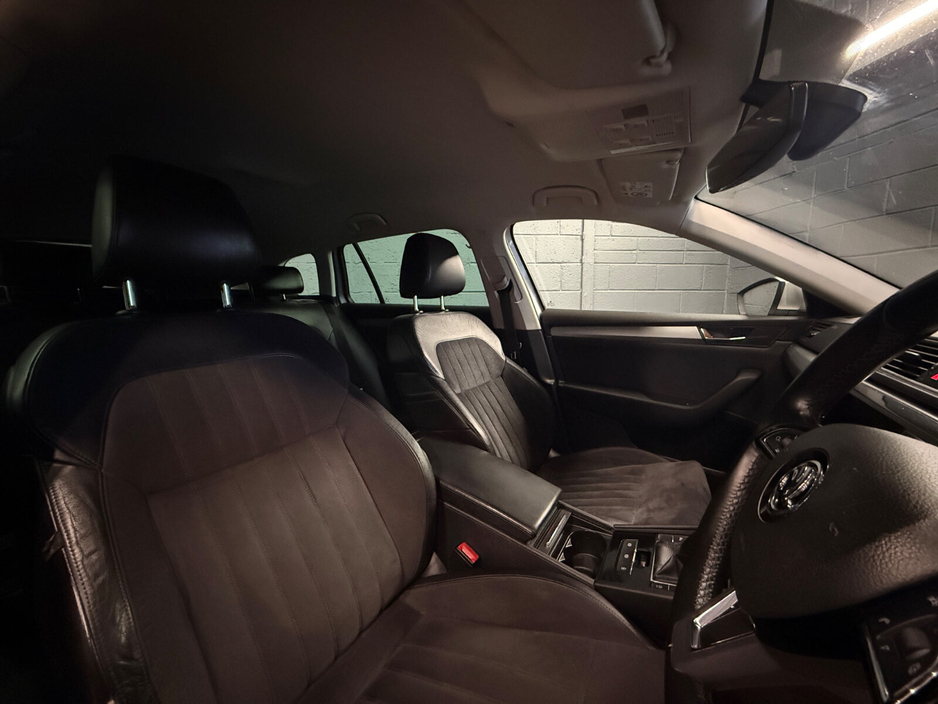 2017 Skoda Superb - image 9