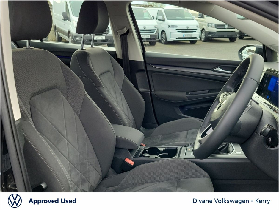 2021 Volkswagen Golf - image 4
