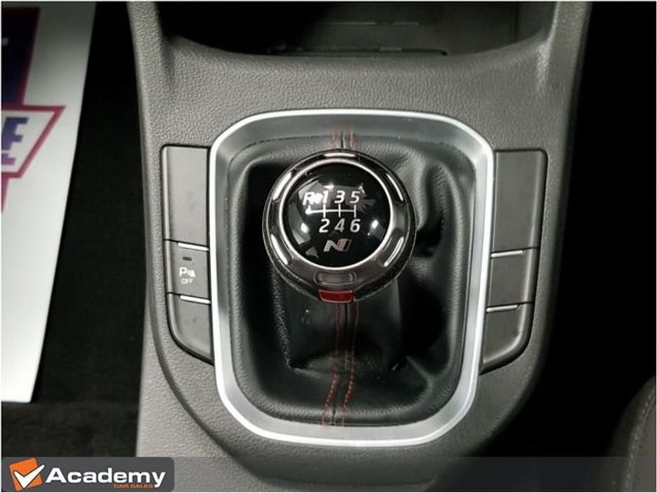 2022 Hyundai i30 - image 18