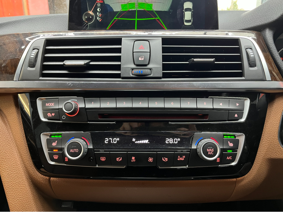 2016 BMW 3 Series - image 19