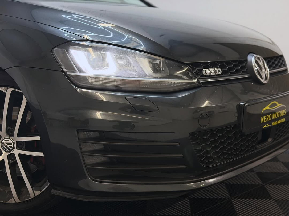 2015 Volkswagen Golf - image 4