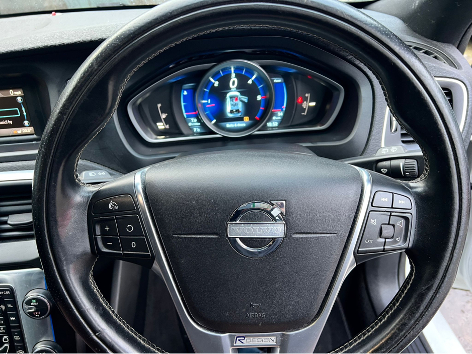 2013 Volvo V40 40 SERIES 2.0 D3 R-DESIGN NAV 150BHP 5DR