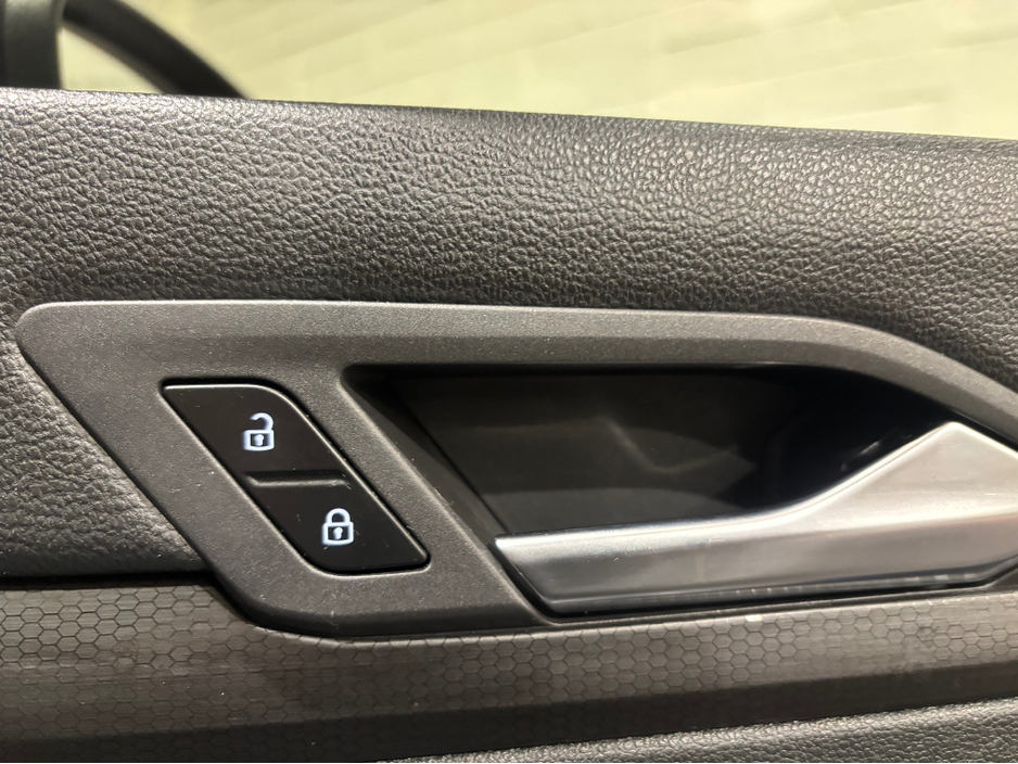 2021 Volkswagen Golf - image 30