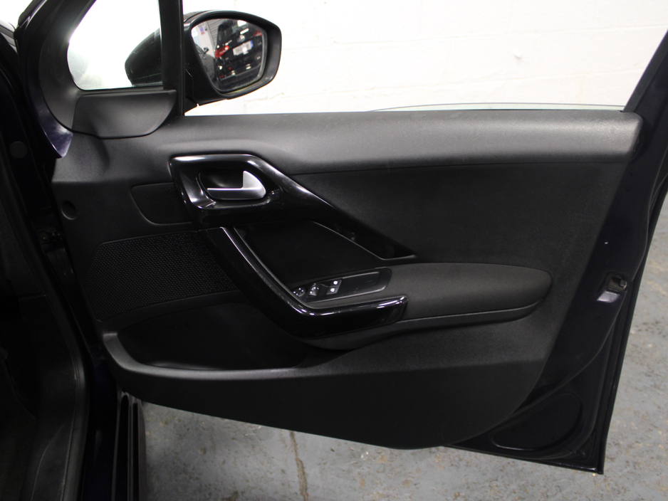 2018 Peugeot 208 - image 23