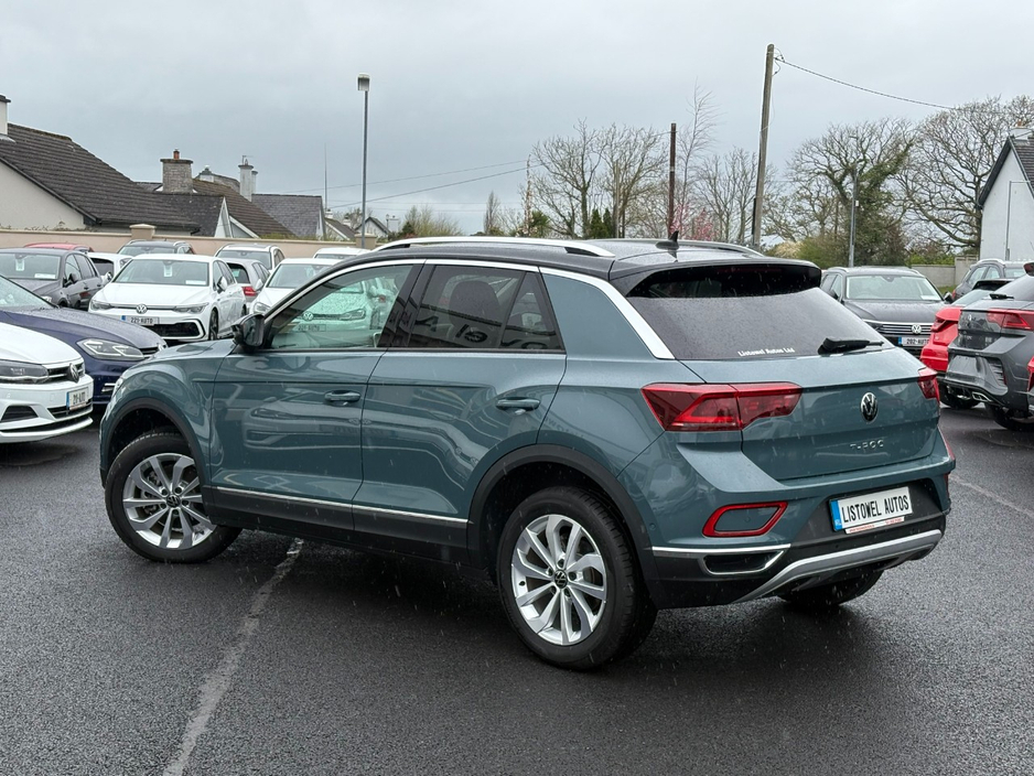 2024 Volkswagen T-Roc - image 2
