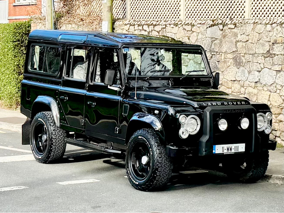 2011 Land Rover Defender - image 7