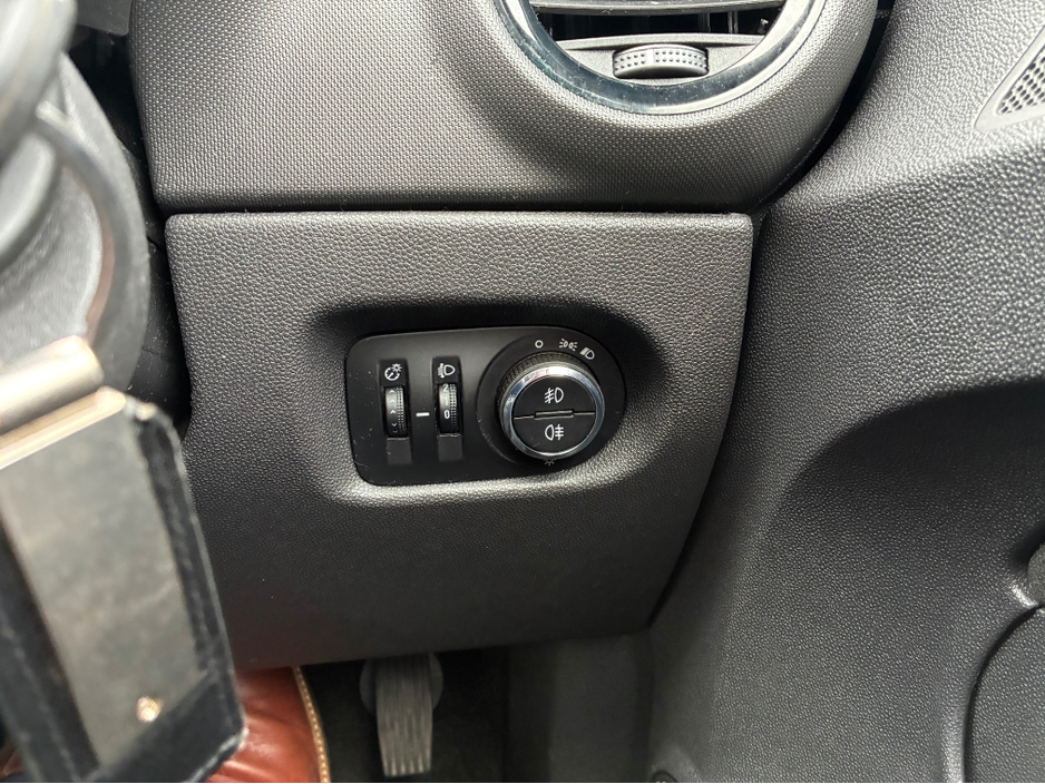 2012 Opel Corsa - image 11