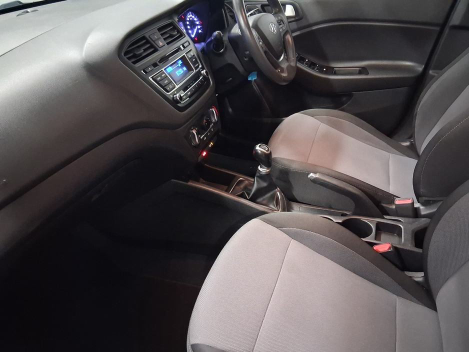 2017 Hyundai i20 - image 7