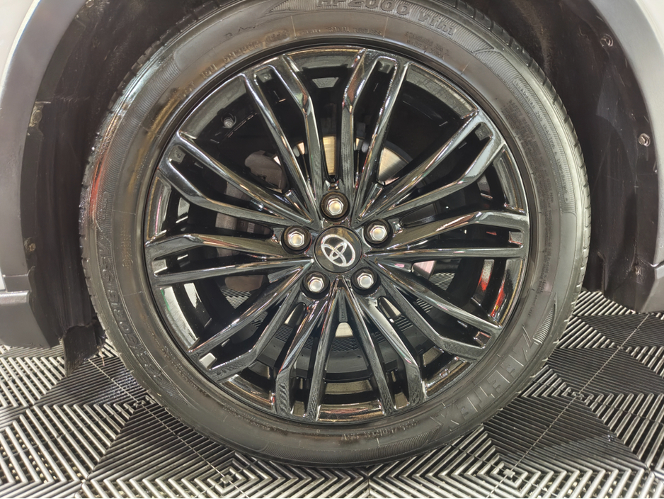 2022 Toyota C-HR - image 15