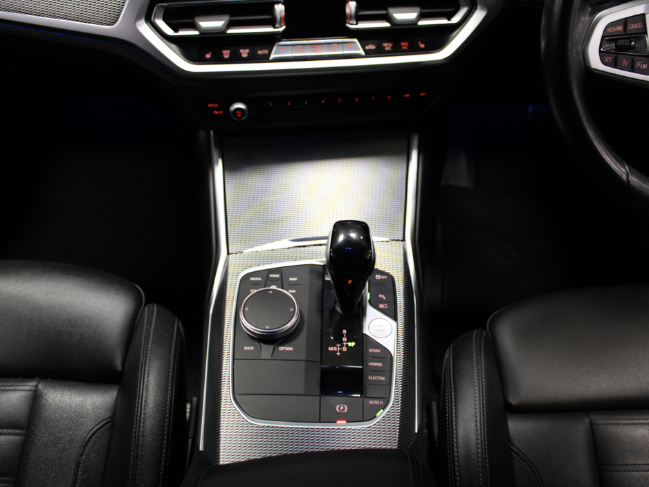 2022 BMW 3 Series - image 15