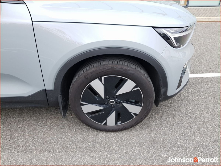 2025 Volvo EC40 82 kwh 252bhp Extended Range Plus (Adaptive Cruise / Glass Roof / BLIS) €46,900