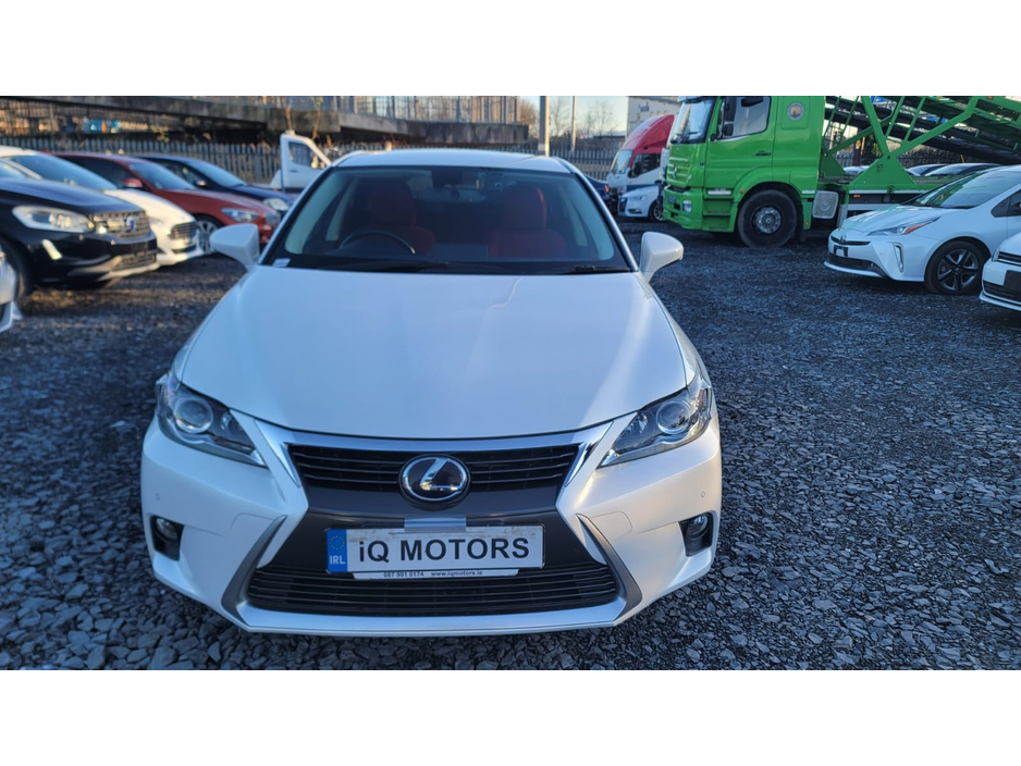 2016 Lexus CT 200 h - image 2