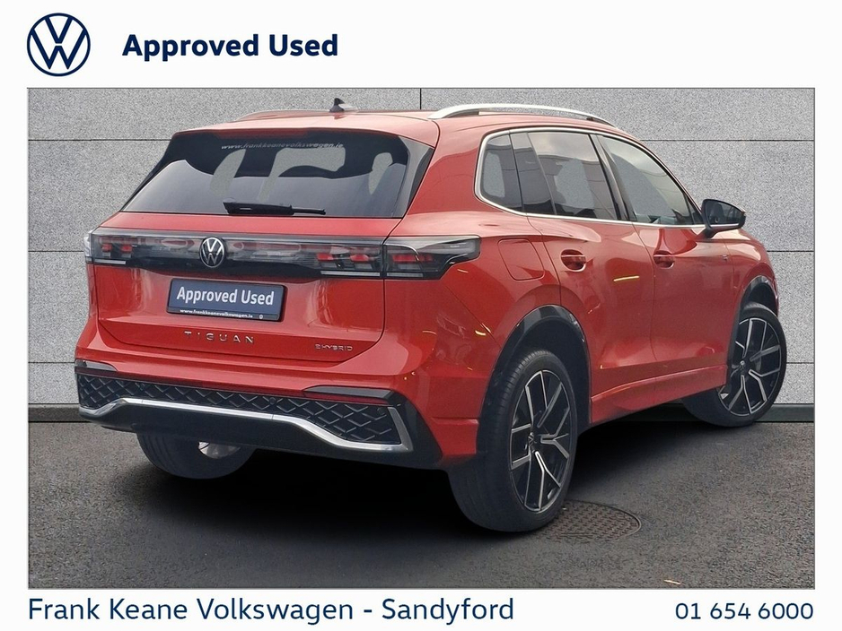 2025 Volkswagen Tiguan - image 3