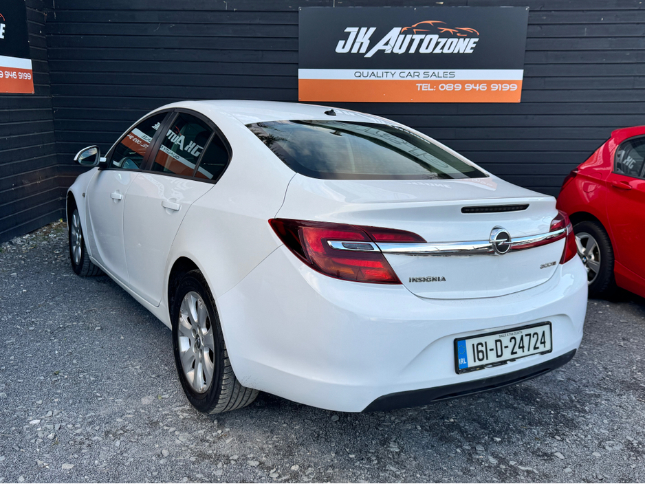 2016 Opel Insignia - image 4
