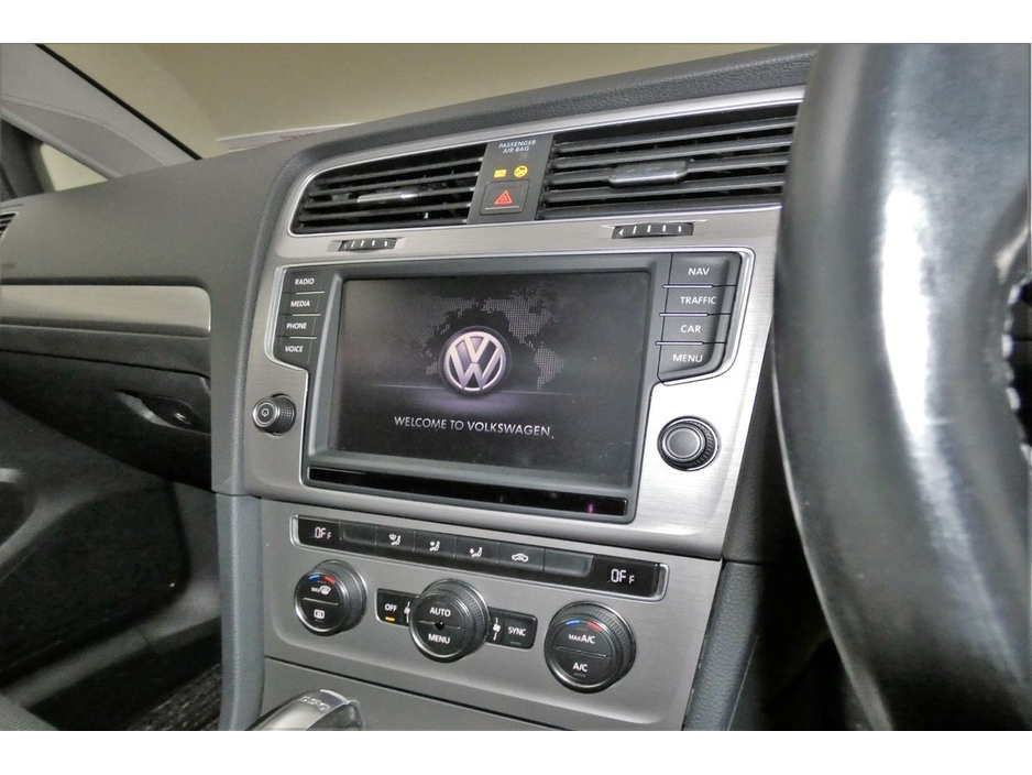 2016 Volkswagen Golf - image 20