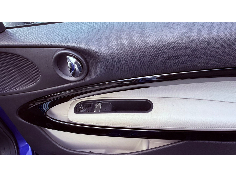 2013 MINI Hatch Cooper €8,999