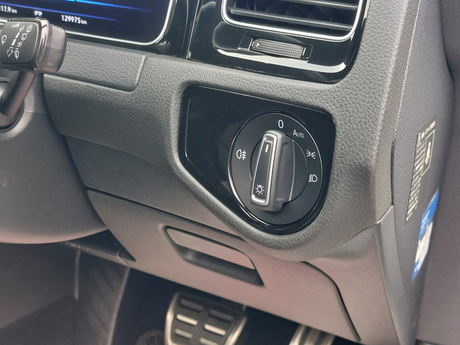 2017 Volkswagen Golf  €30,995