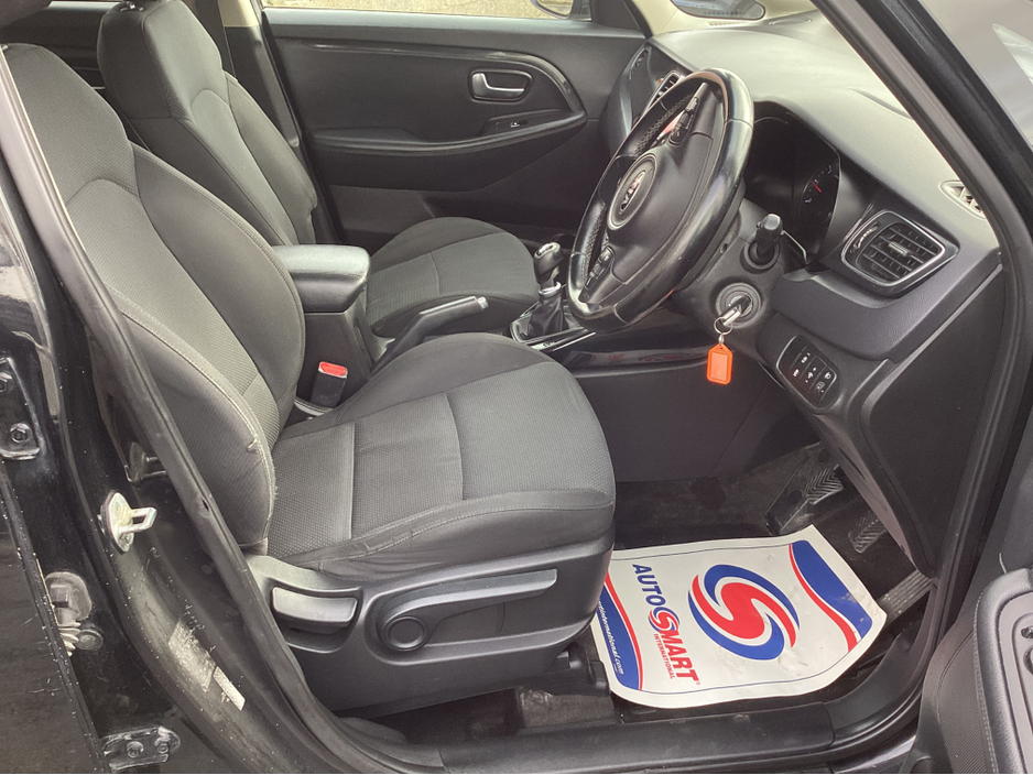 2016 Kia Carens - image 9