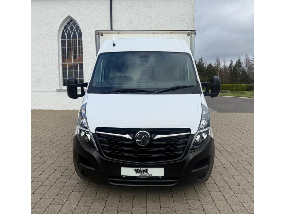 2020 Opel Movano - image 5