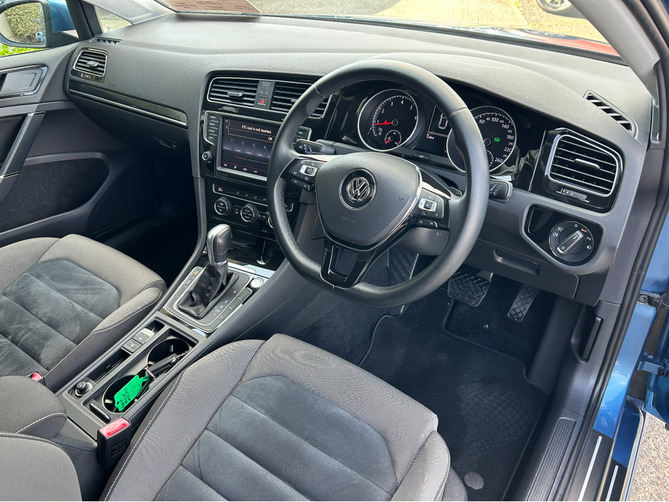 2015 Volkswagen Golf - image 5