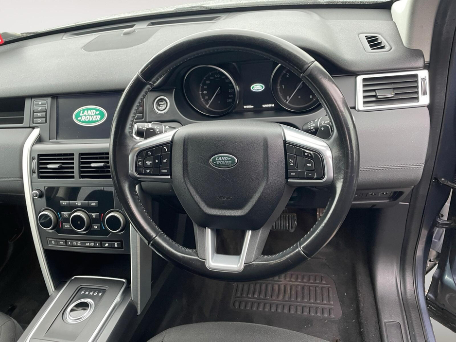 2018 Land Rover Discovery - image 11