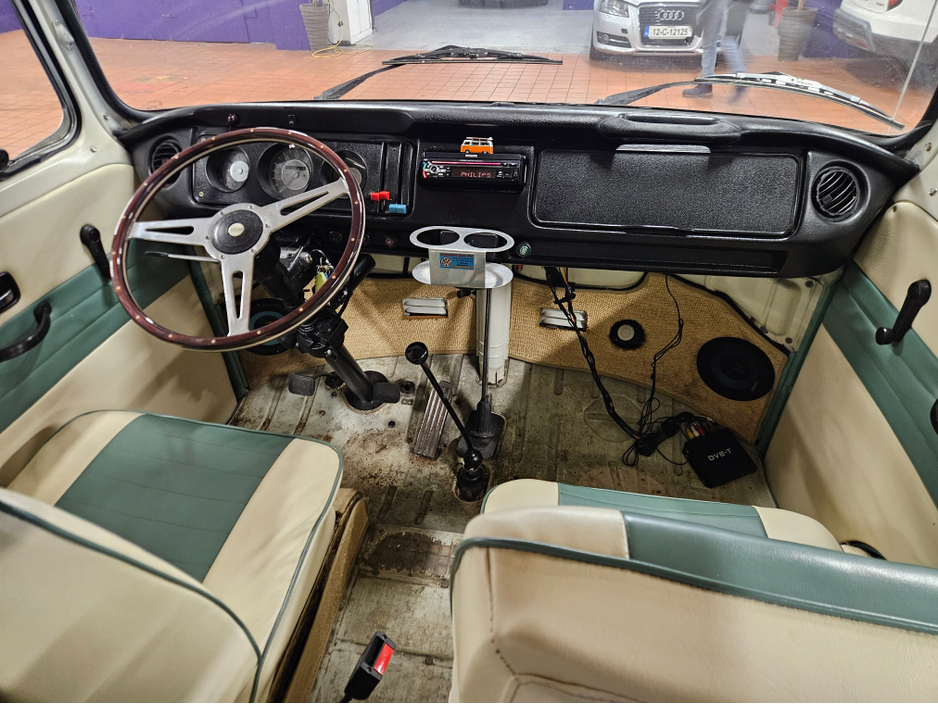 1971 Volkswagen T2 Campervan Westfalia