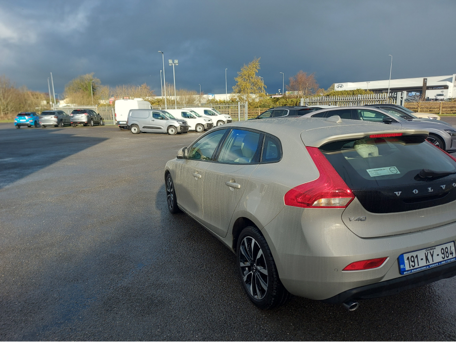 2019 Volvo V40 D3 MOMENTUM ED 5DR €19,950