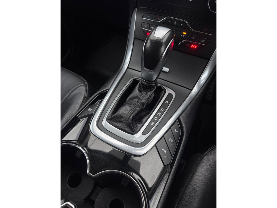 2017 Ford Galaxy - image 21