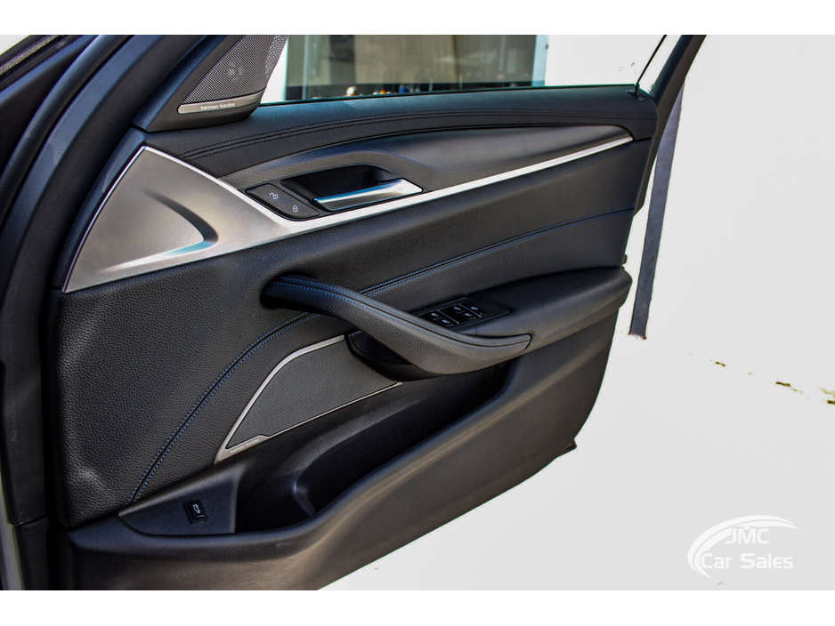 2022 BMW 5 Series - image 16