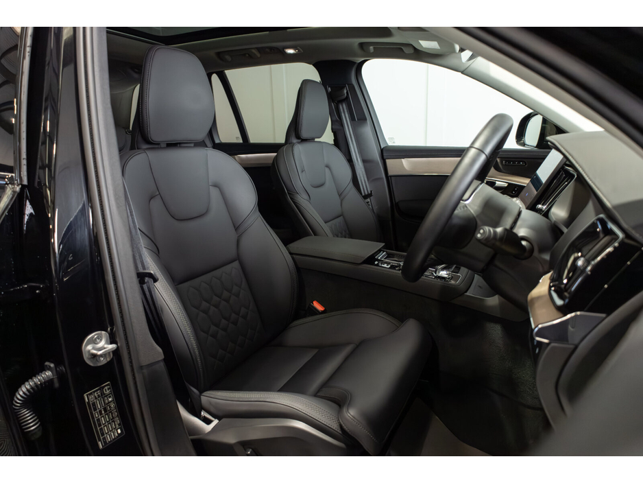 2025 Volvo XC90 T8 PHEV 455hp Plus (Dark Theme) €78,950